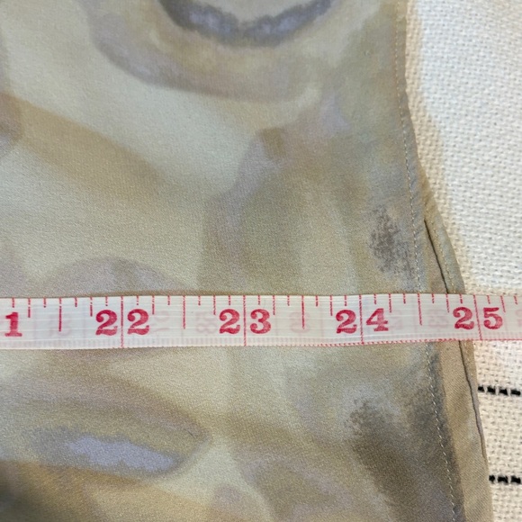 Aritzia wilfres 100% silk Floral Short-Sleeve Blouse - Picture 6 of 6